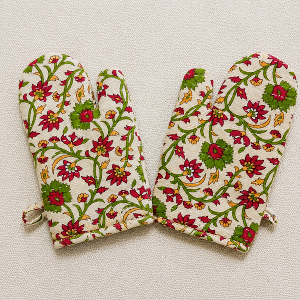 Oven Mitts Gloves Set Of 2 Pcs  Assorted Vintage Handmade Gloves