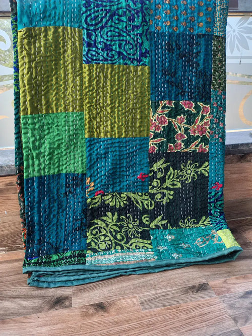 Green Colorful Elegant Silk Quilt - Patchwork Pattern, Soft & Cozy
