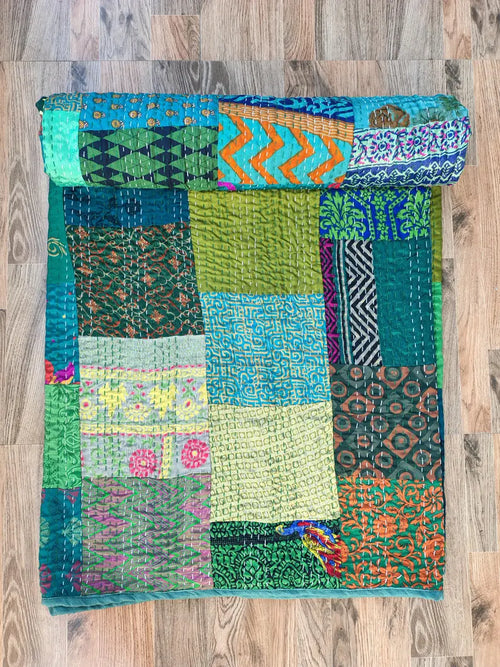 Green Colorful Elegant Silk Quilt - Patchwork Pattern, Soft & Cozy
