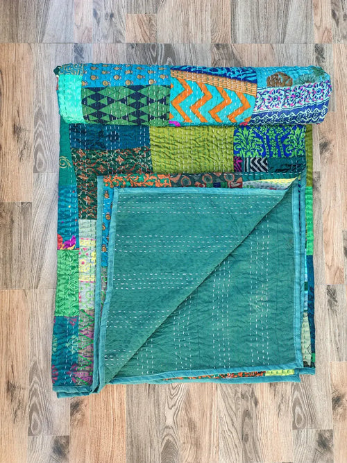 Green Colorful Elegant Silk Quilt - Patchwork Pattern, Soft & Cozy